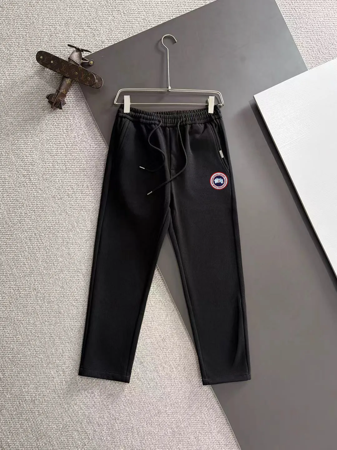 Next day shipping P360 Big Goose 2025 new autumn elastic band casual pants, thick counter-customized fabrics, high breathability and comfort, impeccable details, brand element design concept, reflecting high quality. It feels delicate and soft! It presents a casual cut and the upper body shape is great! Size: M-3XL